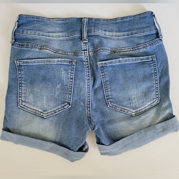 SO Light Blue Wash Midi Distressed Cuffed Jean Shorts - Picture 2 of 9
